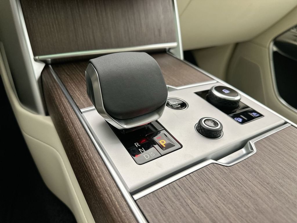 New 2027 Santorini Black Land Rover SE image 12