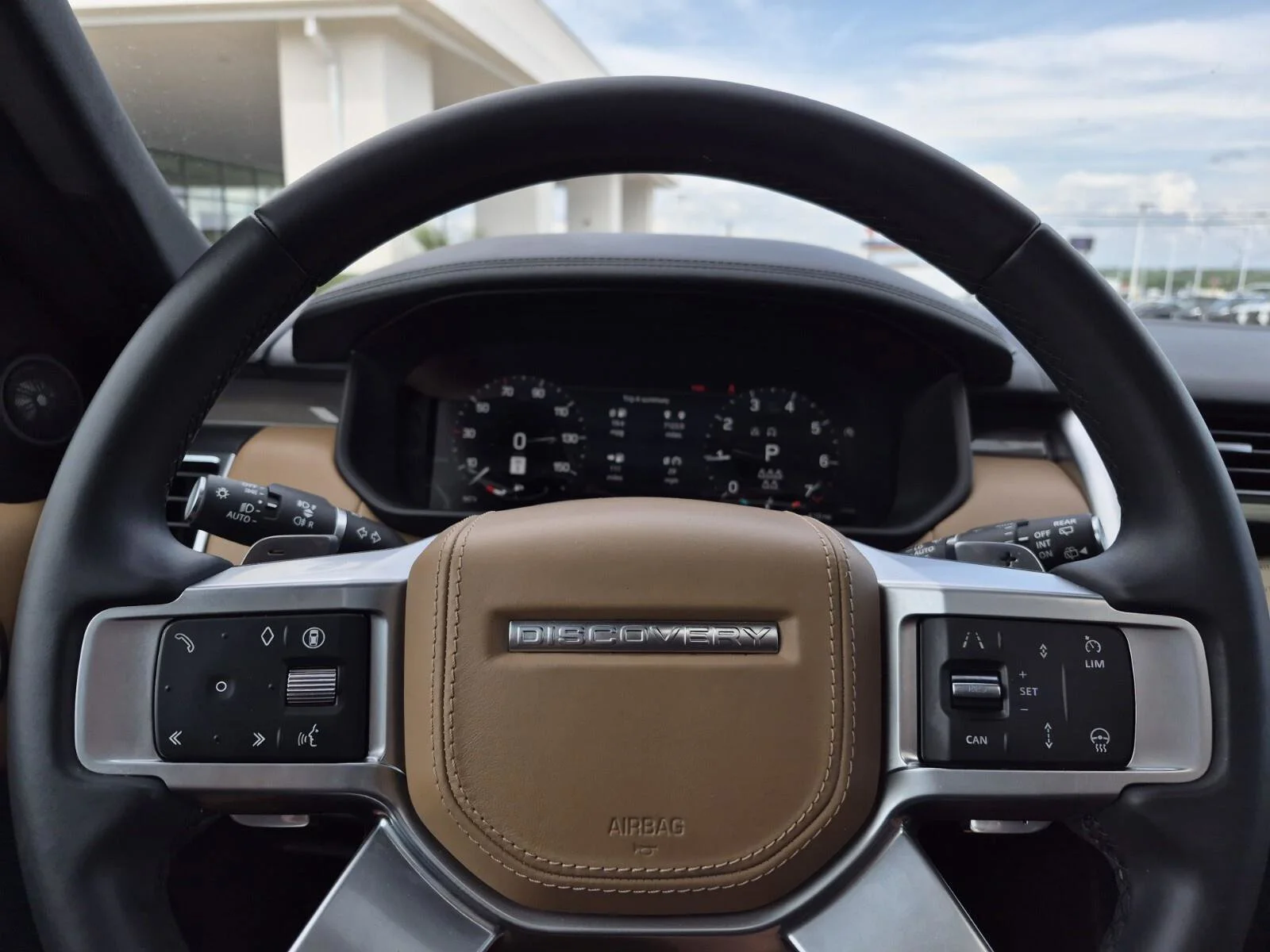 Used 2024 Fuji White Land Rover Metropolitan Edition image 27