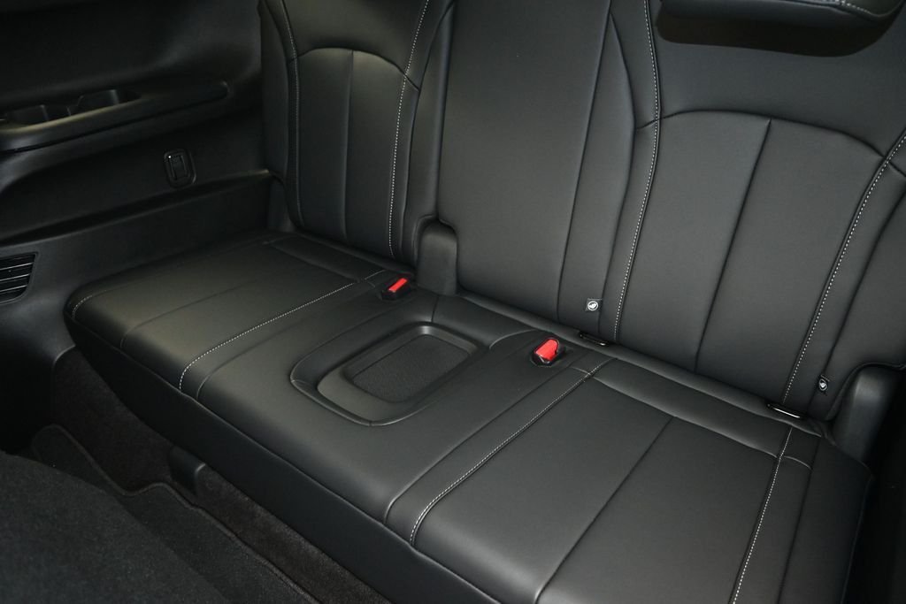 New 2027 RADIANT WHITE INFINITI Luxe FWD image 17