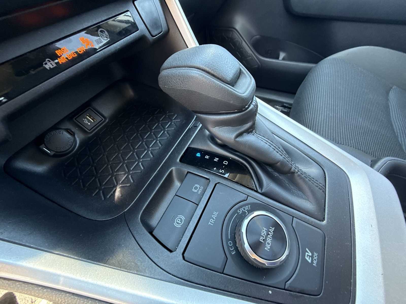 2025 Toyota RAV4 LE - Photo 15