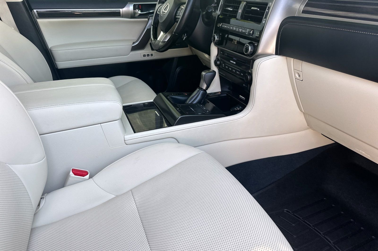 Used 2022 Silver Lexus 460 image 16