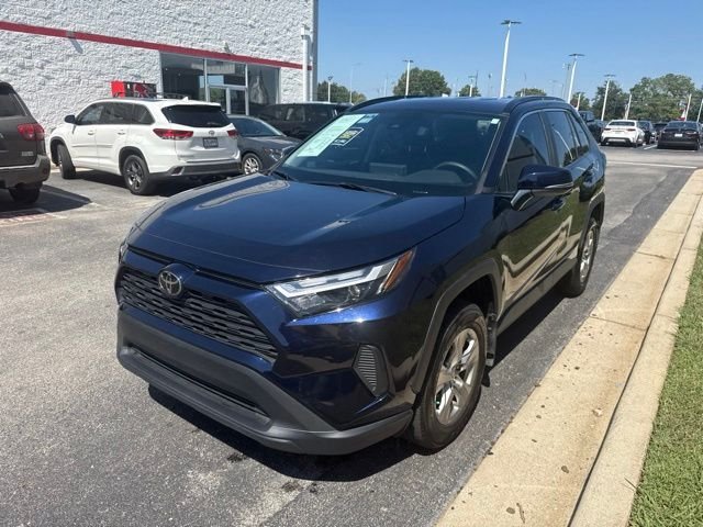 Used 2024  Toyota XLE image 3
