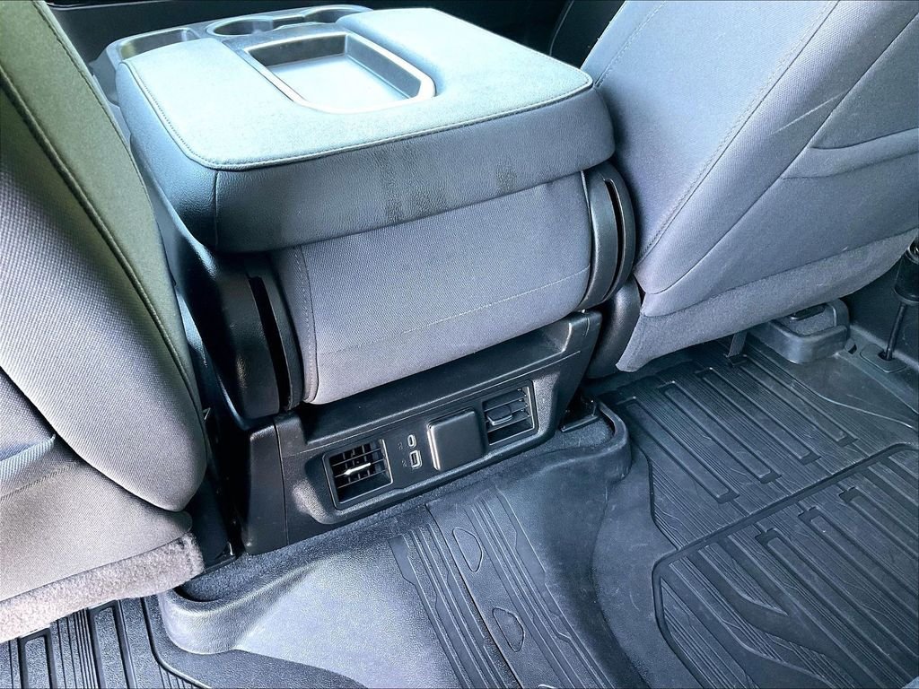 Used 2023 White GMC Elevation image 28