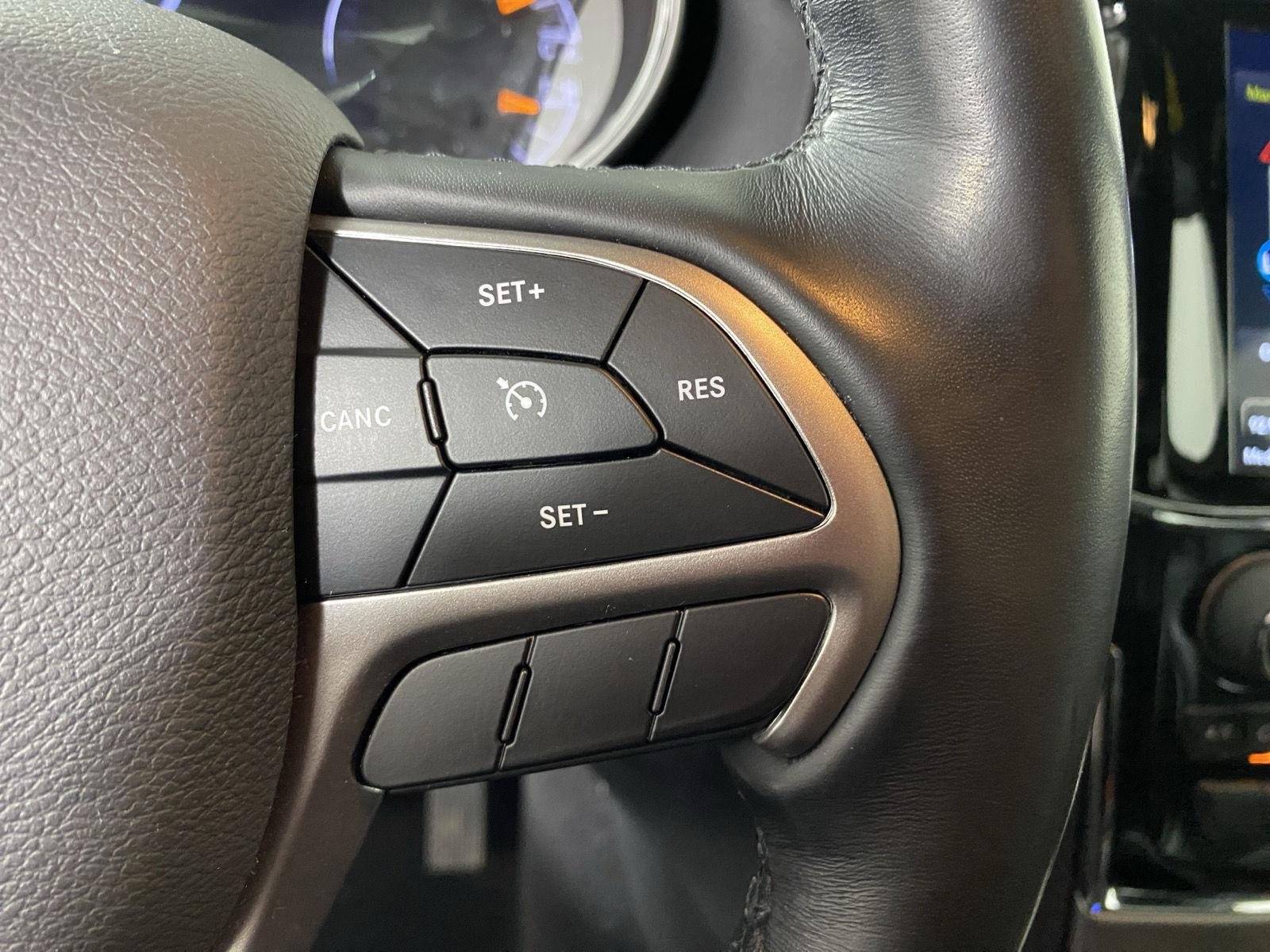 Used 2020 Granite Crystal Metallic Clearcoat Jeep Altitude image 16