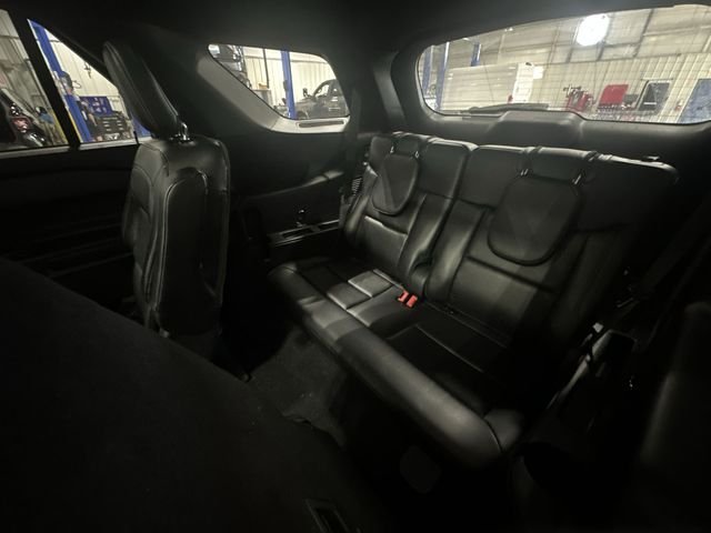 Used 2020 Silver Metallic Ford Limited image 31