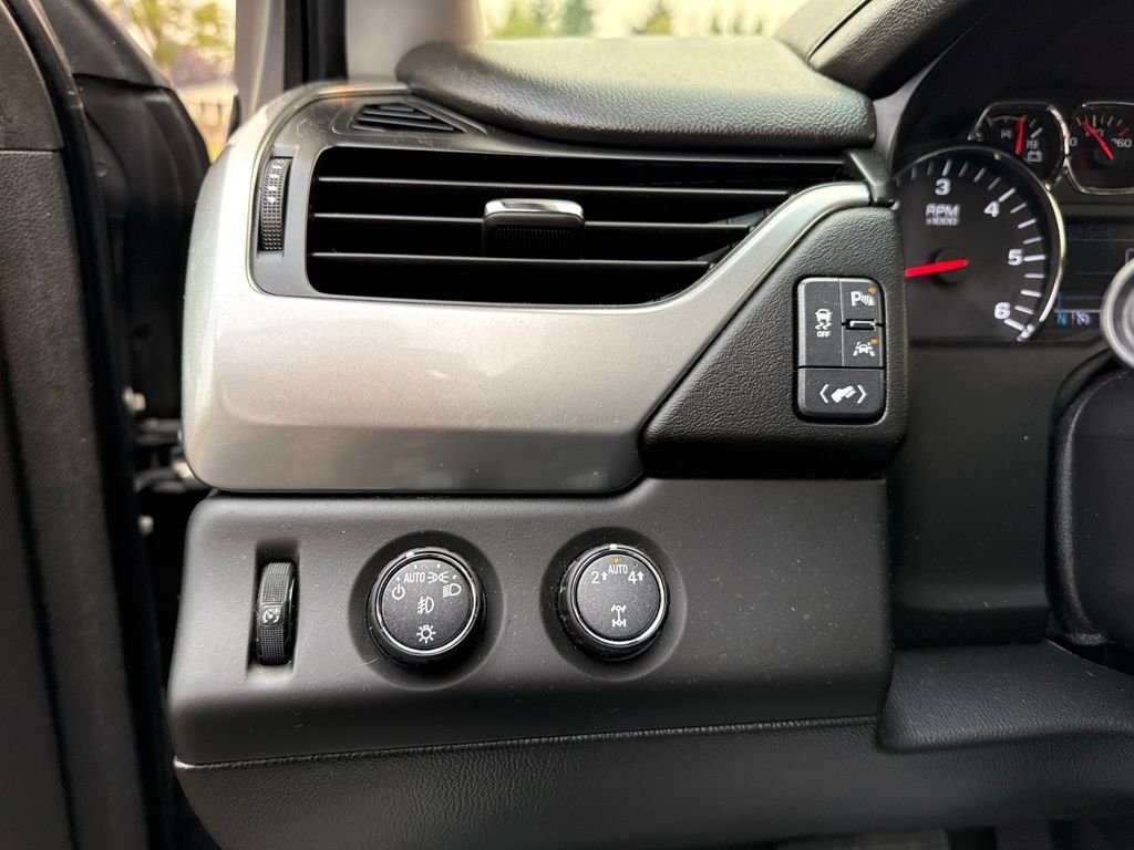 Used 2018 Pepperdust Metallic Chevrolet LT image 16