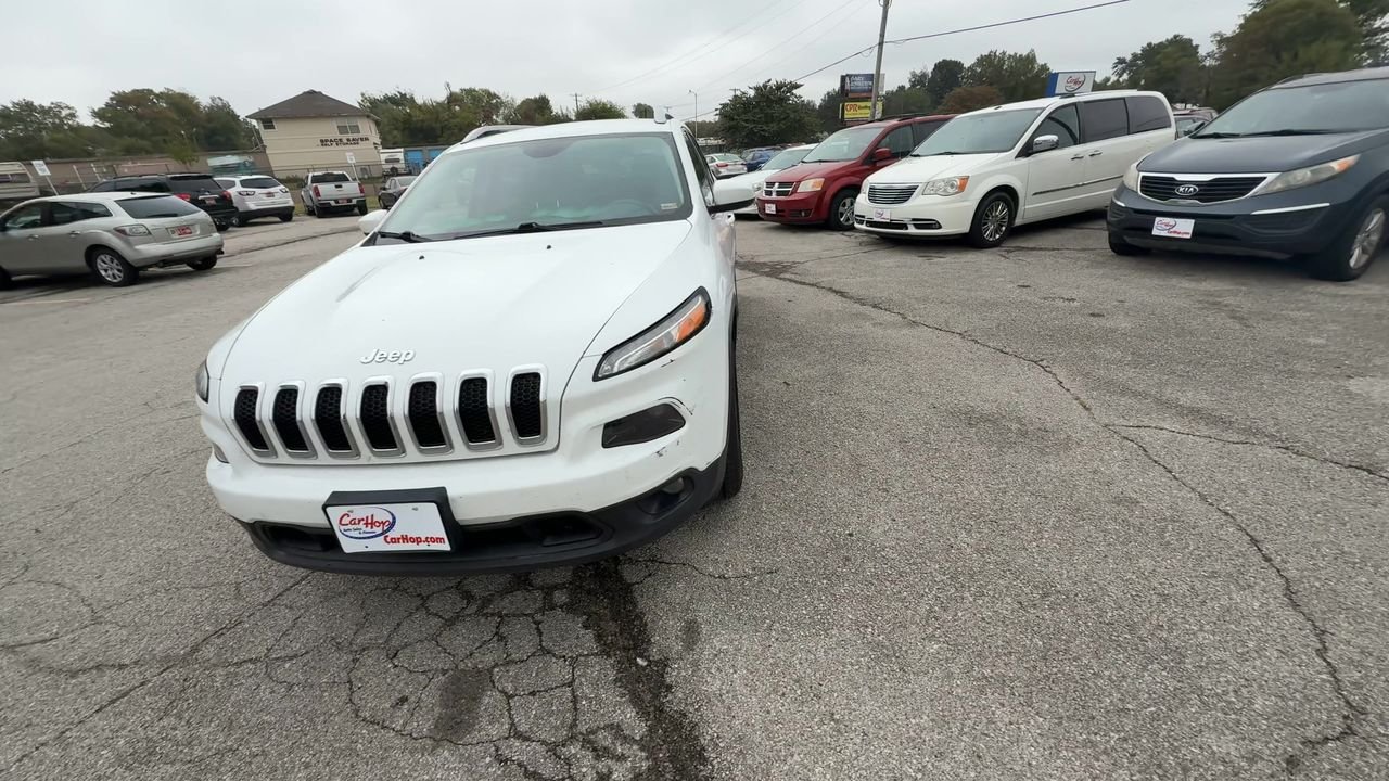 2017 Jeep Cherokee Latitude photo 2