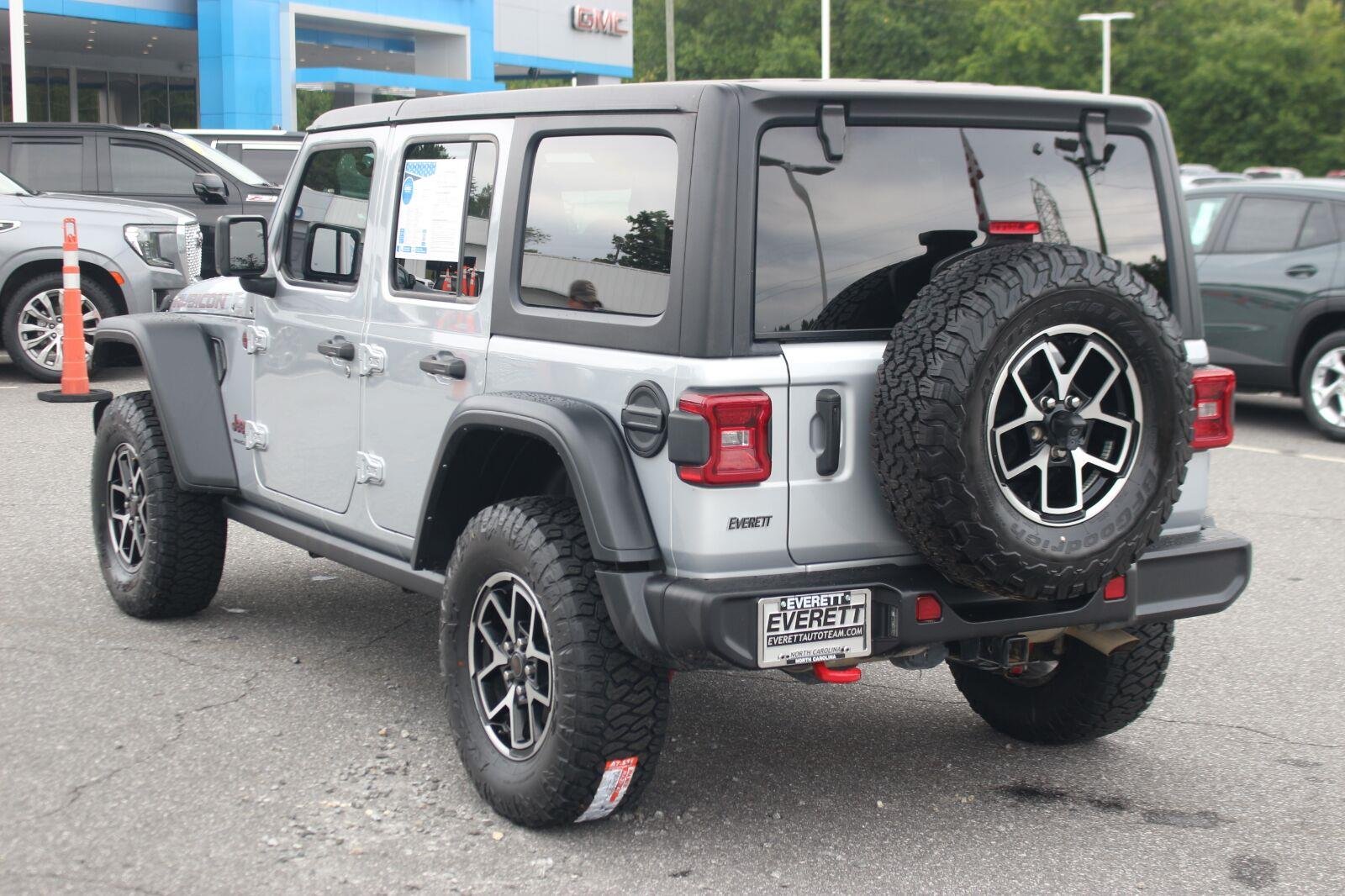 Used 2024 White Jeep Rubicon image 5