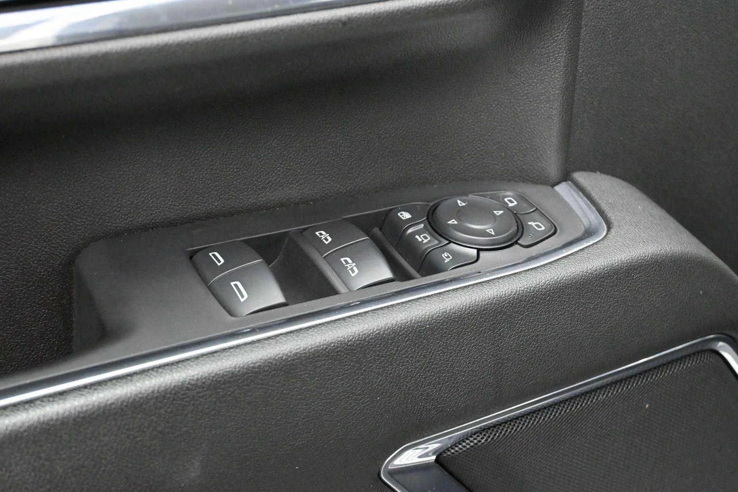 Used 2024 Summit White Chevrolet LTZ image 11