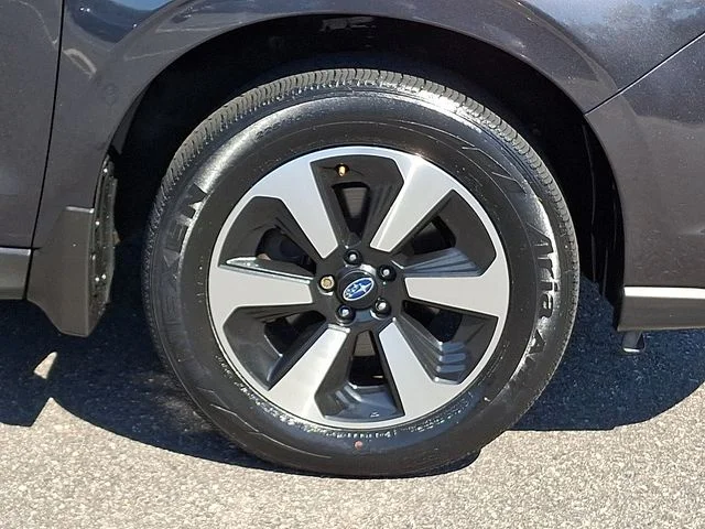 Used 2018 Gray Subaru 2.5i Limited image 9
