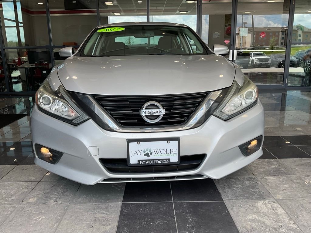 Used 2017 Nissan Altima SV with VIN 1N4AL3AP2HC488859 for sale in Kansas City