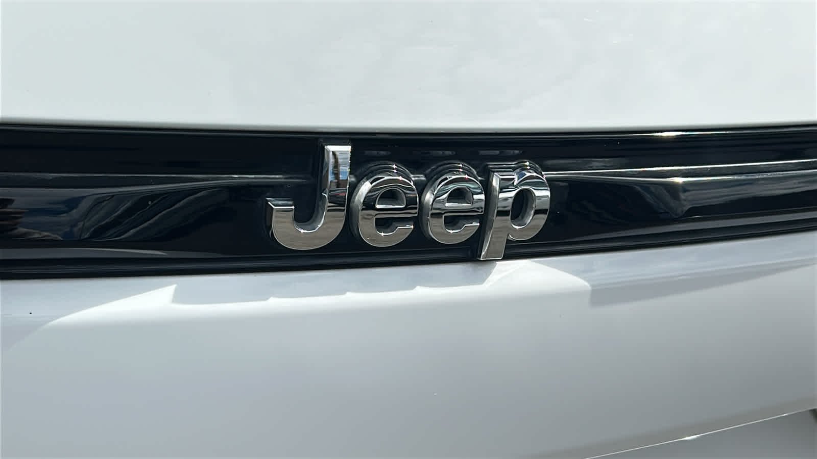 Used 2023 Bright White Clearcoat Jeep Limited image 6