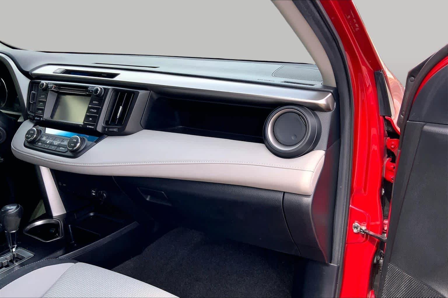 Used 2016 Barcelona Red Metallic Toyota XLE image 19