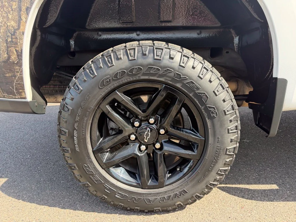 Used 2021 White Chevrolet Custom Trail Boss image 9