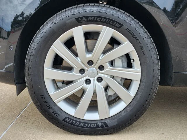 Certified Used 2024 Black Land Rover SE image 10