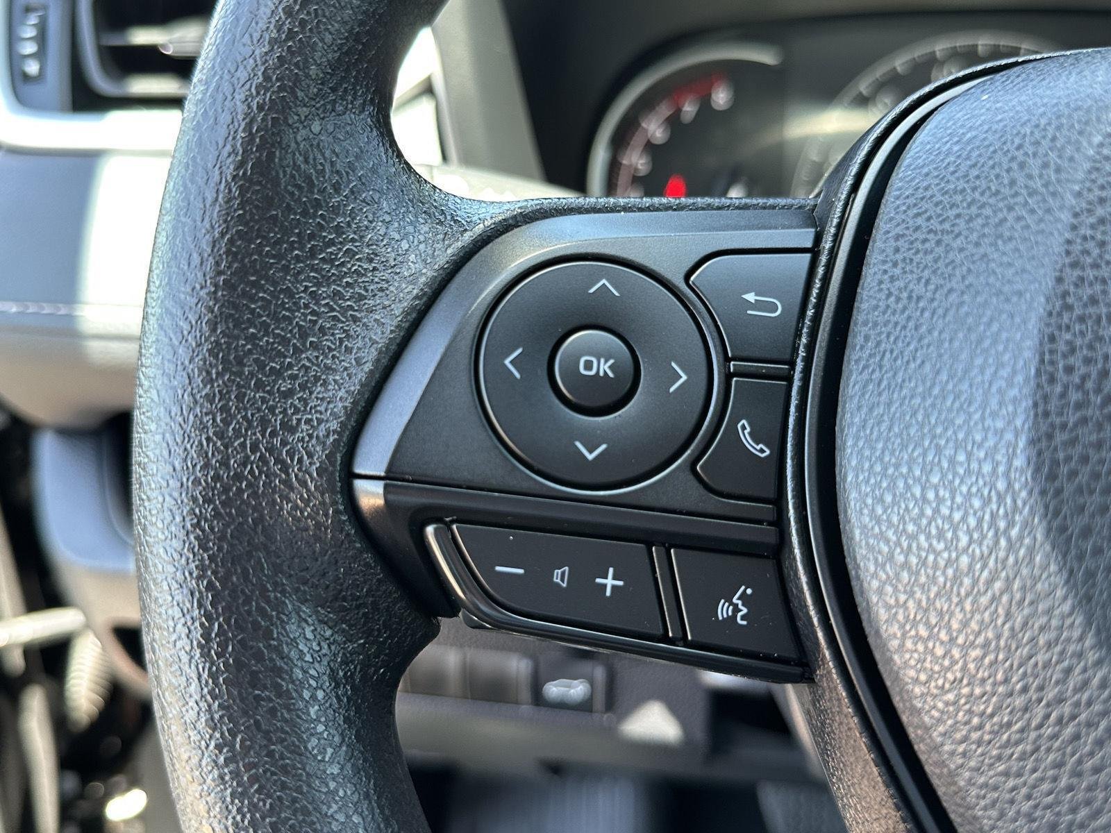 2025 Toyota RAV4 XLE - Photo 30