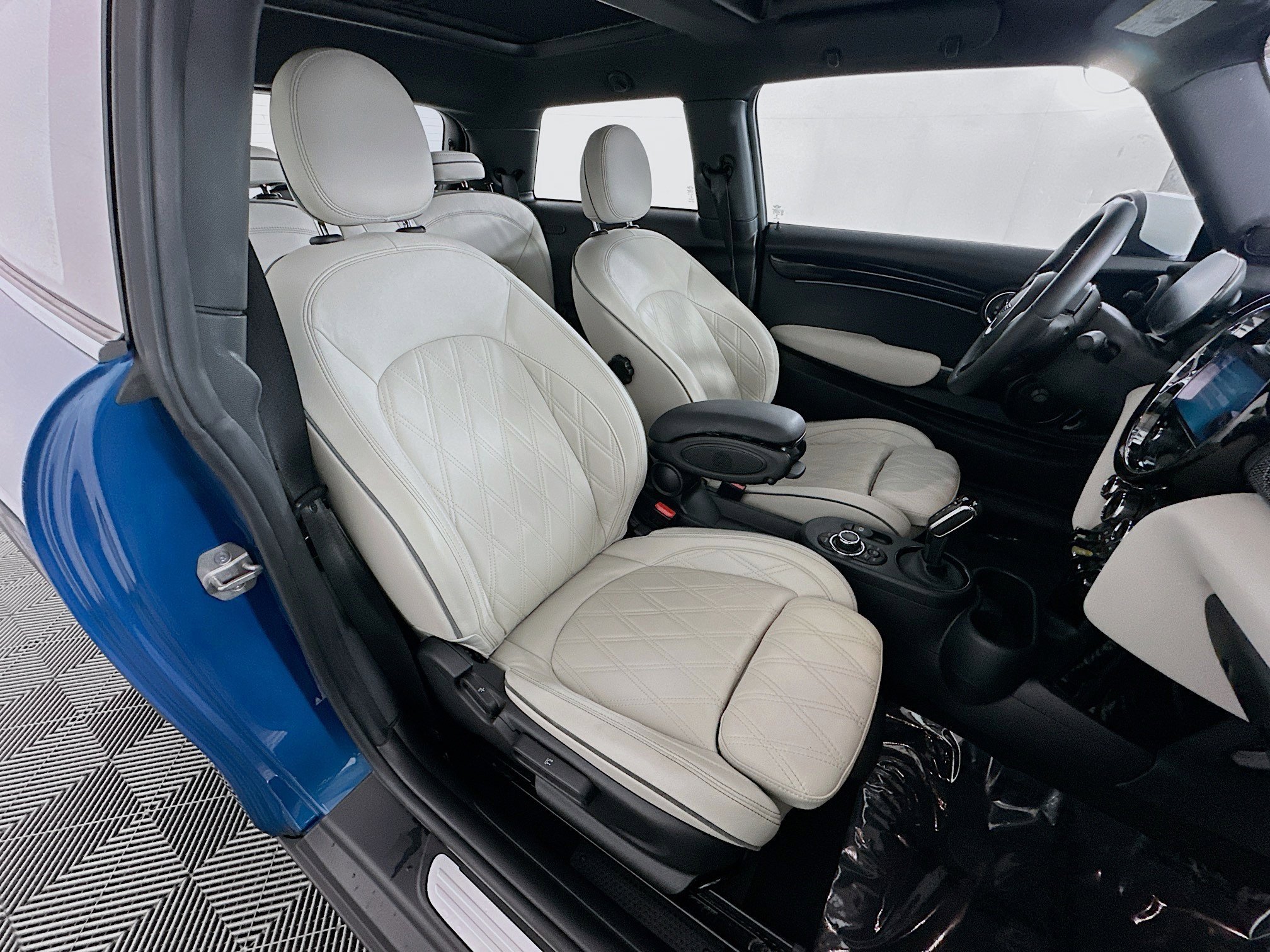 2023 MINI Hardtop 2 Door SE - Photo 27