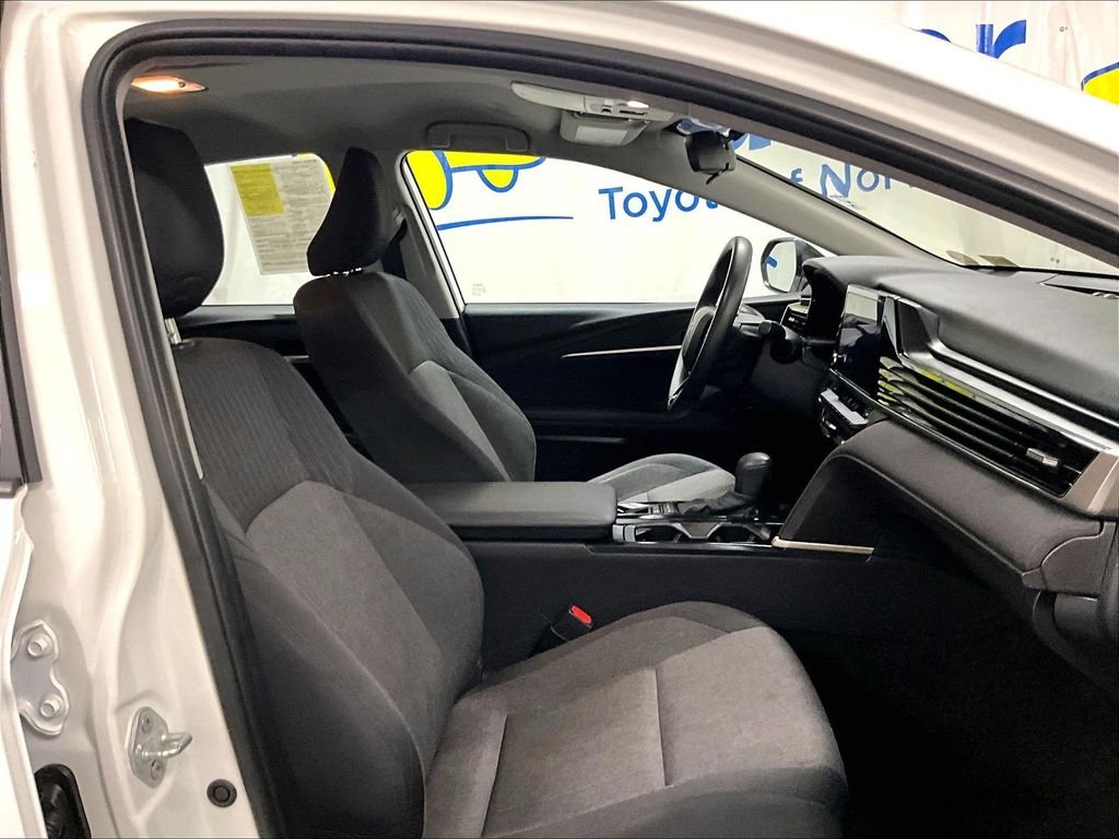 Used 2025 White Toyota LE image 10