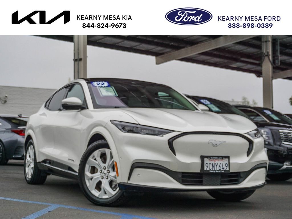Used 2022 White Ford Premium image 1