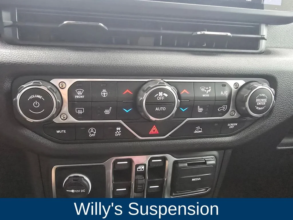 Used 2025  Jeep Willys image 37