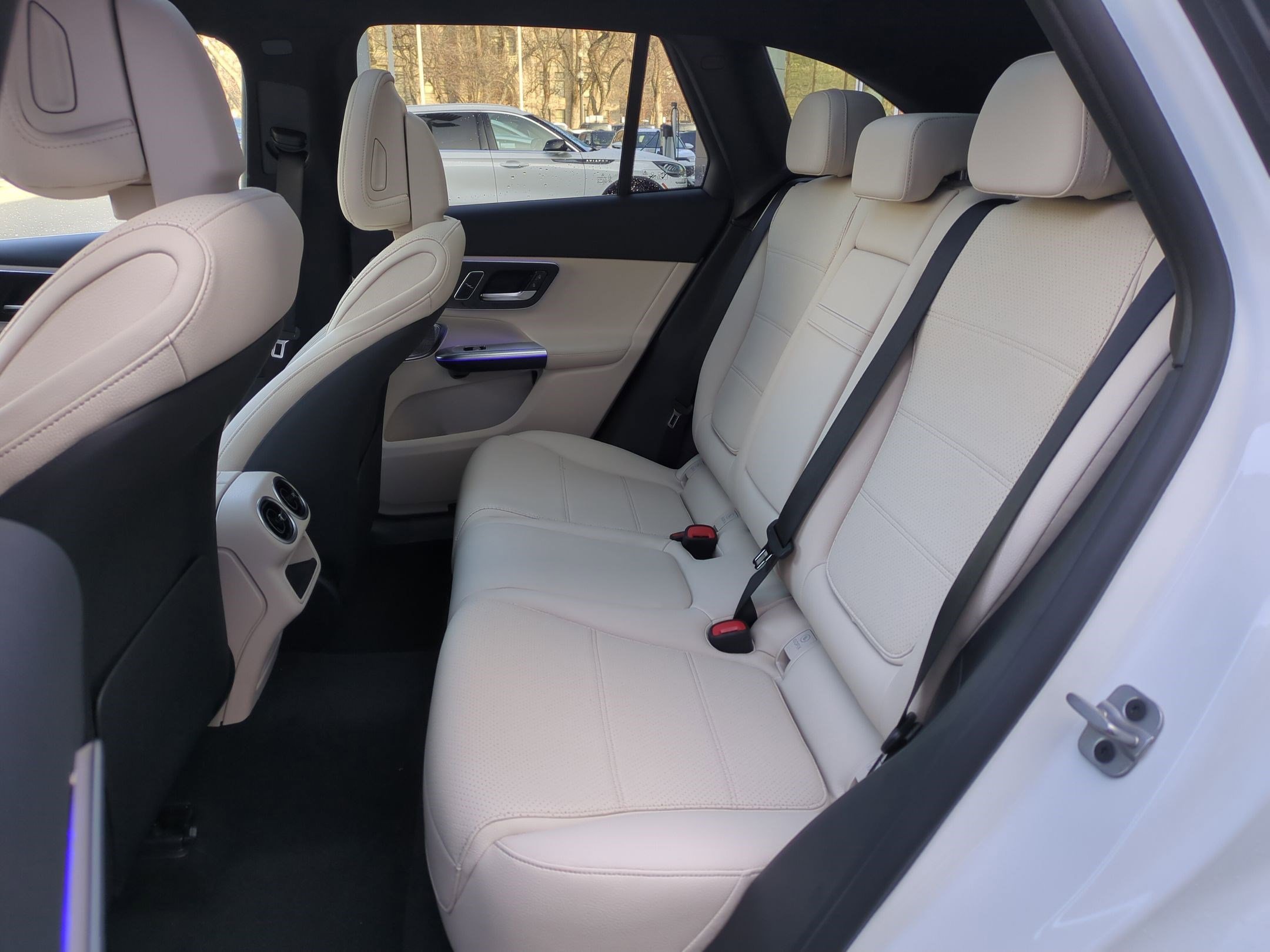 New 2026 Polar White Mercedes-Benz GLC 300 image 15