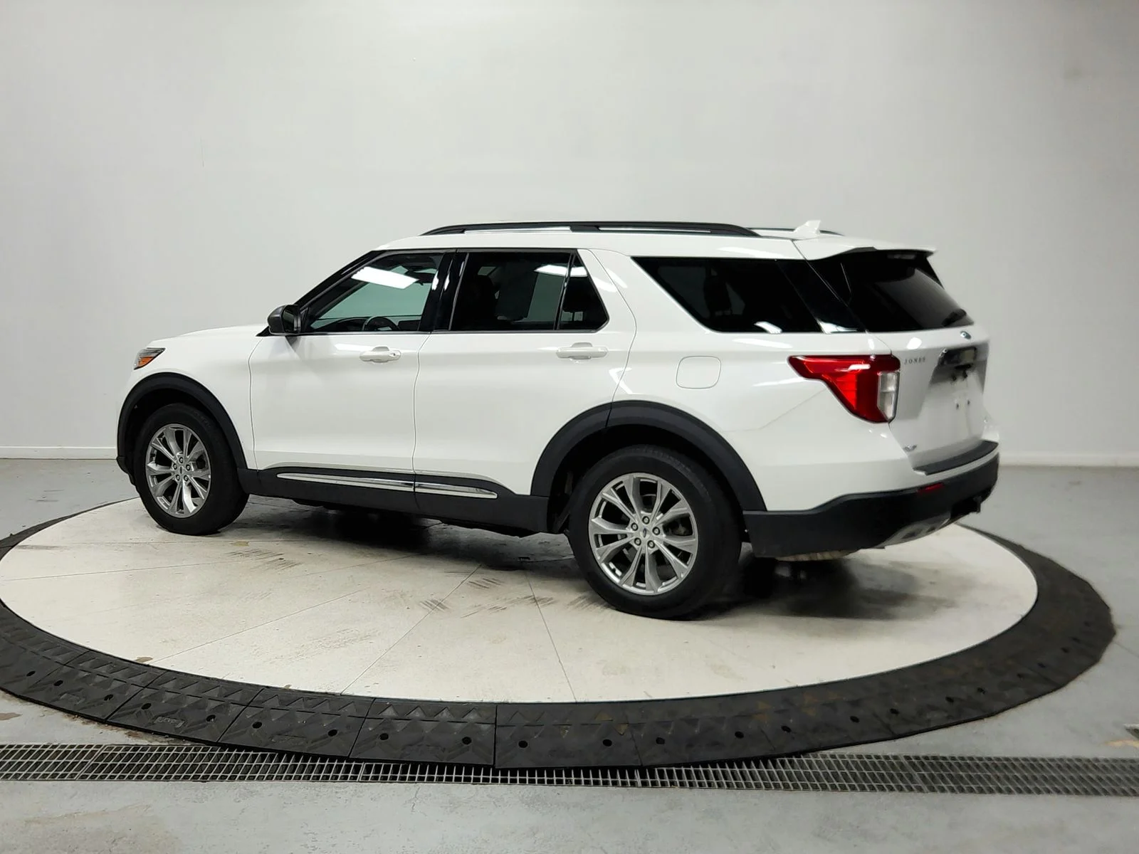 Used 2023 Star White Ford XLT image 6