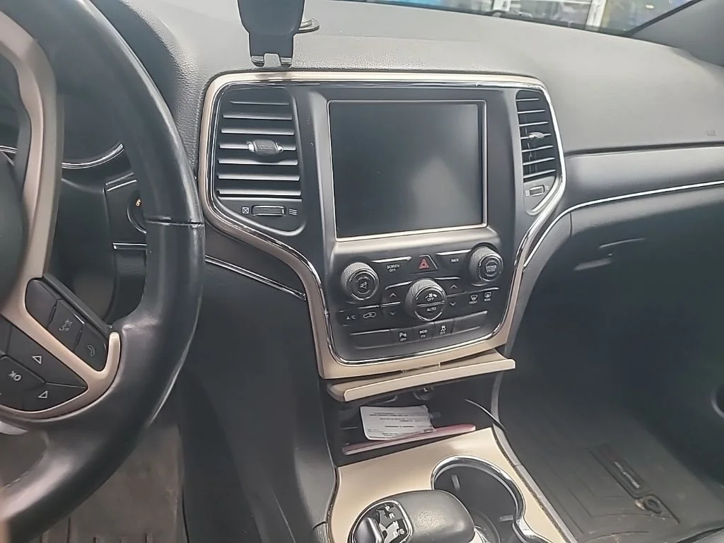 Used 2014 Green Jeep Limited image 8