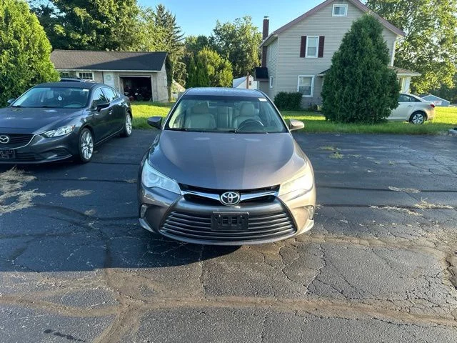 Used 2015 Gray Toyota XLE image 2