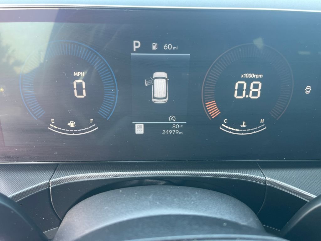 Used 2025 White Hyundai SE image 19