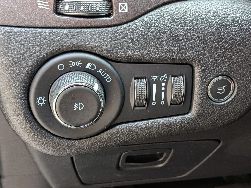Used 2022 Black Jeep Trailhawk image 15