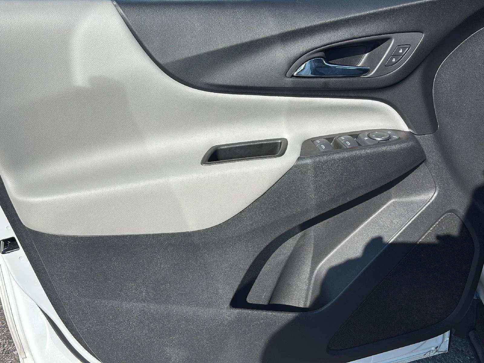 Used 2021 SUMMIT WHITE Chevrolet LS image 15
