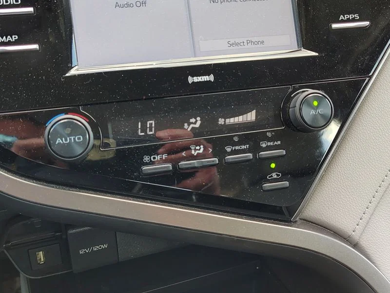 Used 2020 White Toyota SE image 17