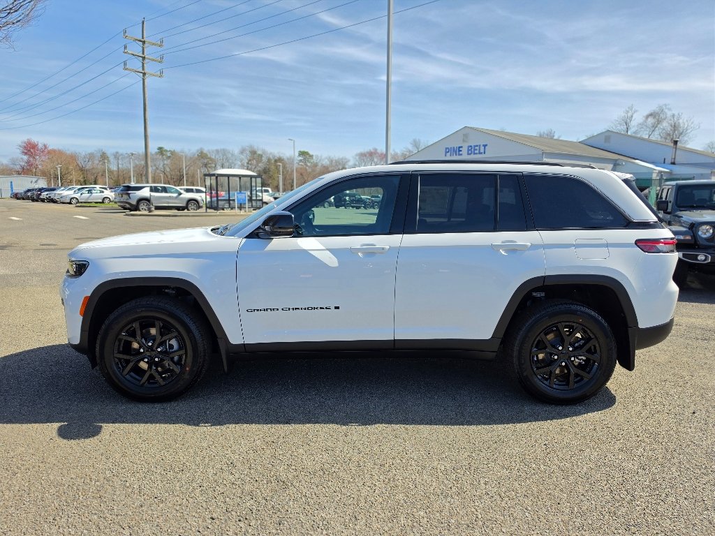 New 2026 Bright White Clear-Coat Exterior Paint Jeep Altitude image 9