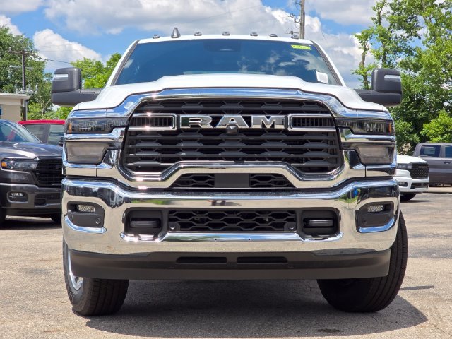 New 2026 Bright White Clear-Coat Exterior Paint RAM Tradesman image 3