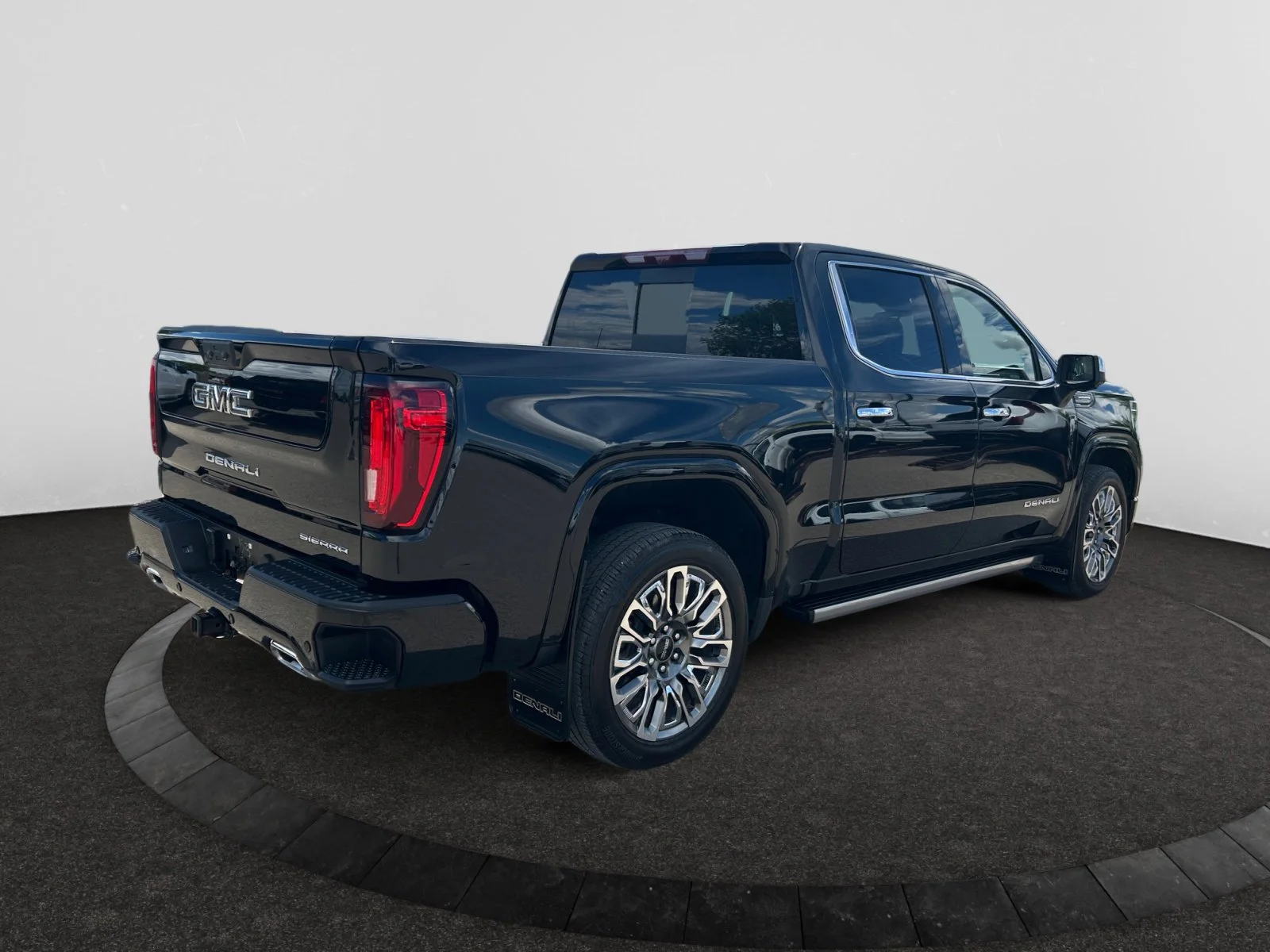 Used 2025 Black GMC Denali Ultimate Crew Cab image 5