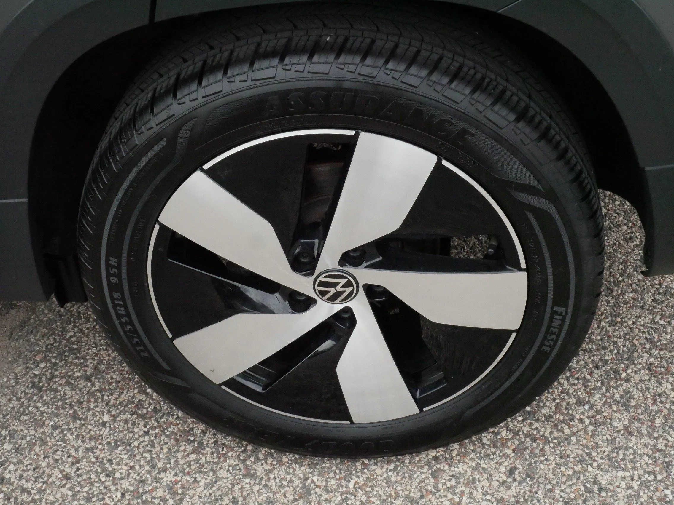 Used 2025 Platinum Gray Metallic Volkswagen S image 15