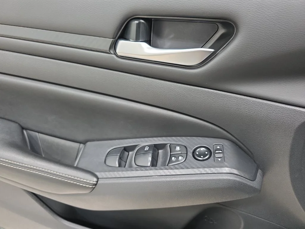 Used 2024 Brilliant Silver Metallic Nissan 2.5 SV image 28