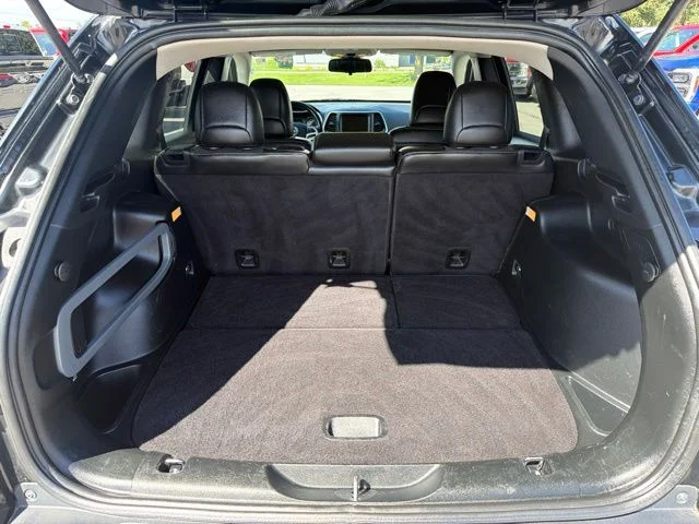 Used 2018 Diamond Black Jeep Latitude Plus image 46