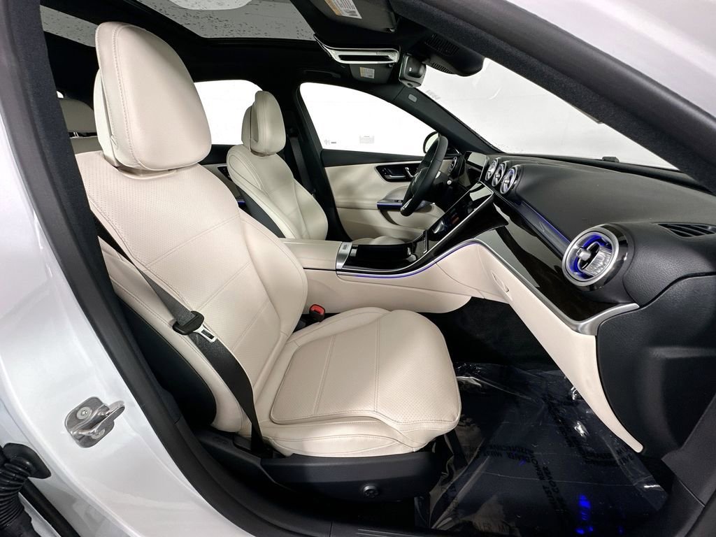 New 2026 MANUFAKTUR Moonlight White Metallic Mercedes-Benz C 300 image 64
