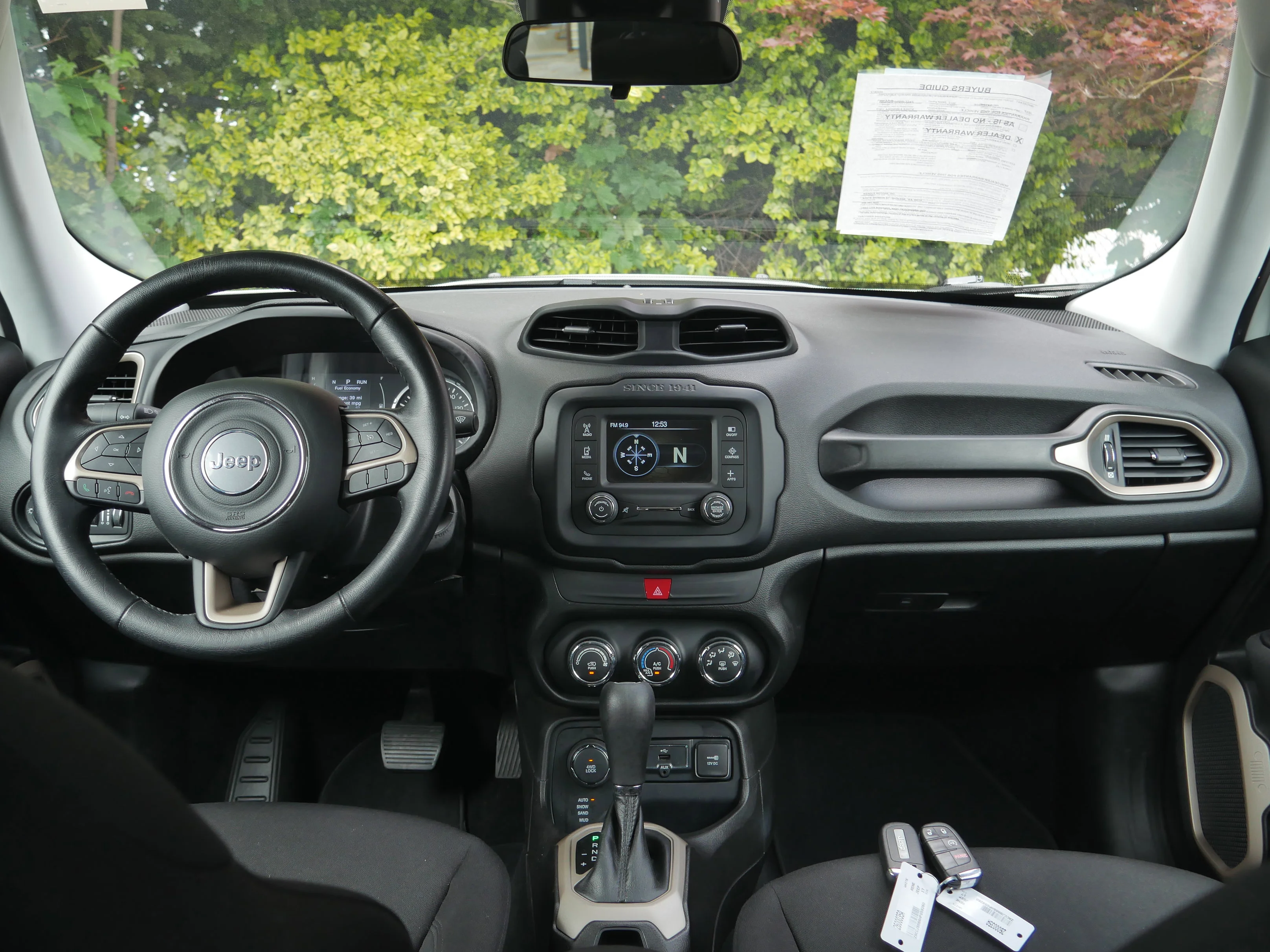 Used 2017 Alpine White Jeep Latitude image 9