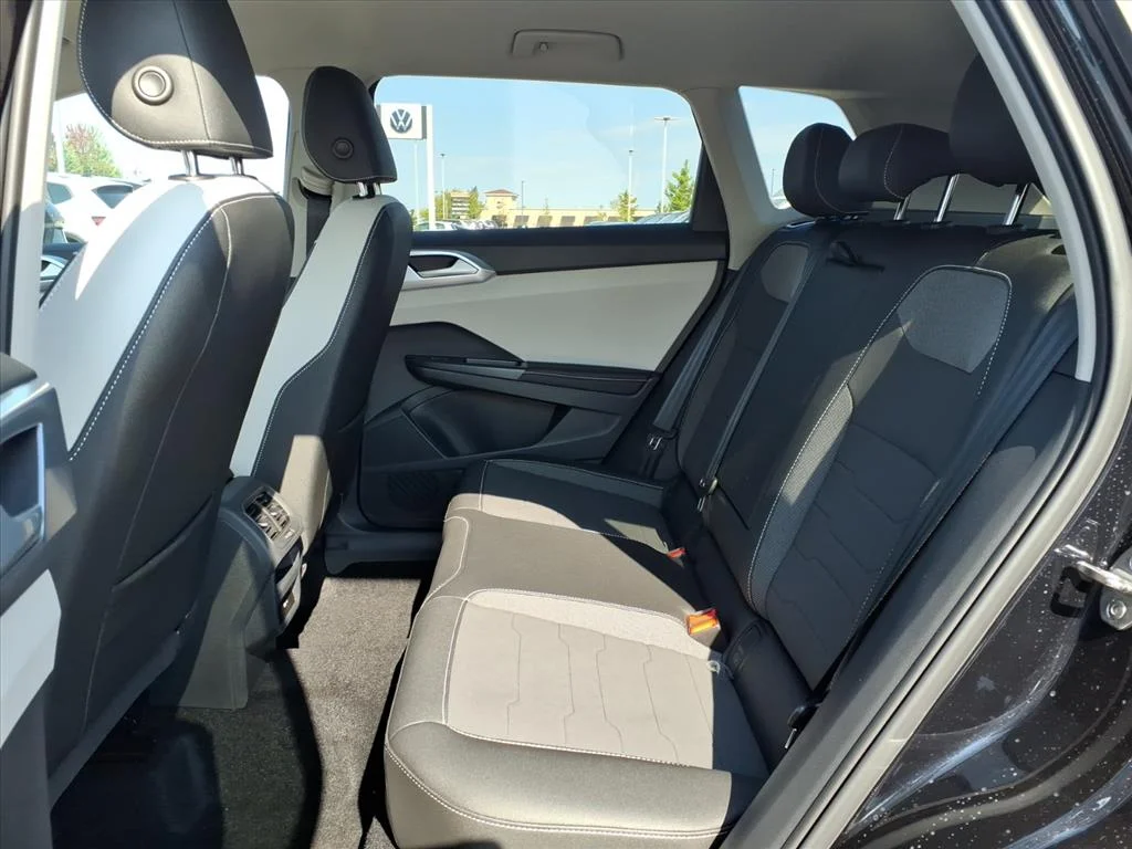 2025 Volkswagen Taos SE - Photo 19