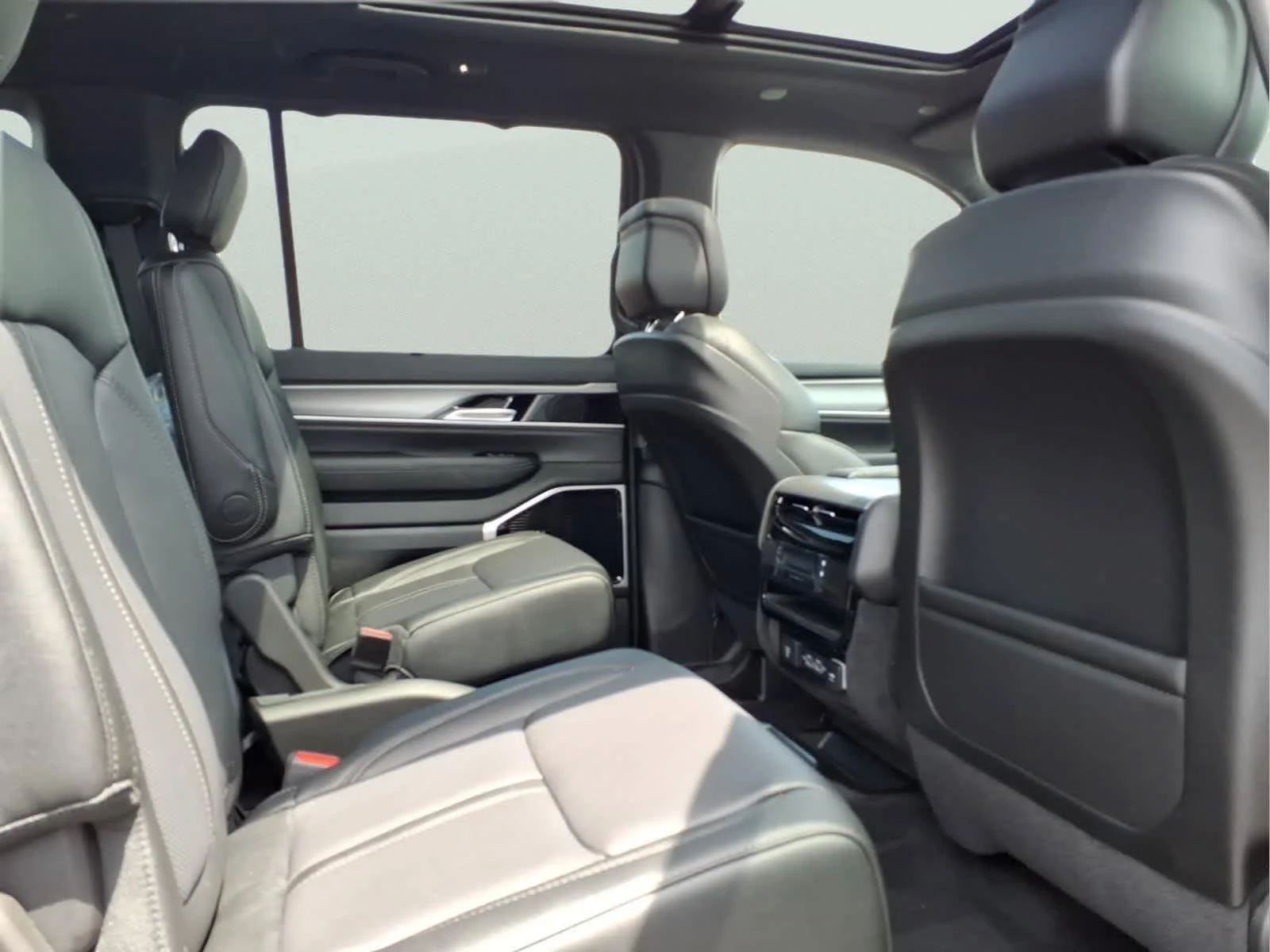 New 2026 High Gloss Black Jeep Limited Reserve image 8