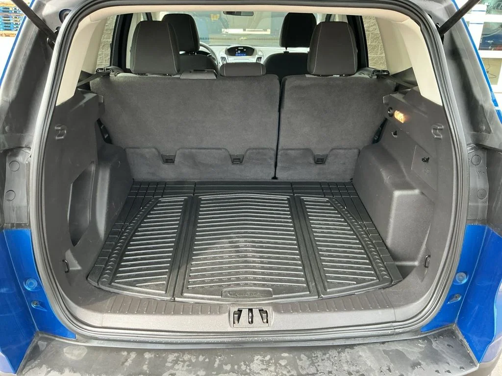 Used 2017 Blue Ford SE image 22