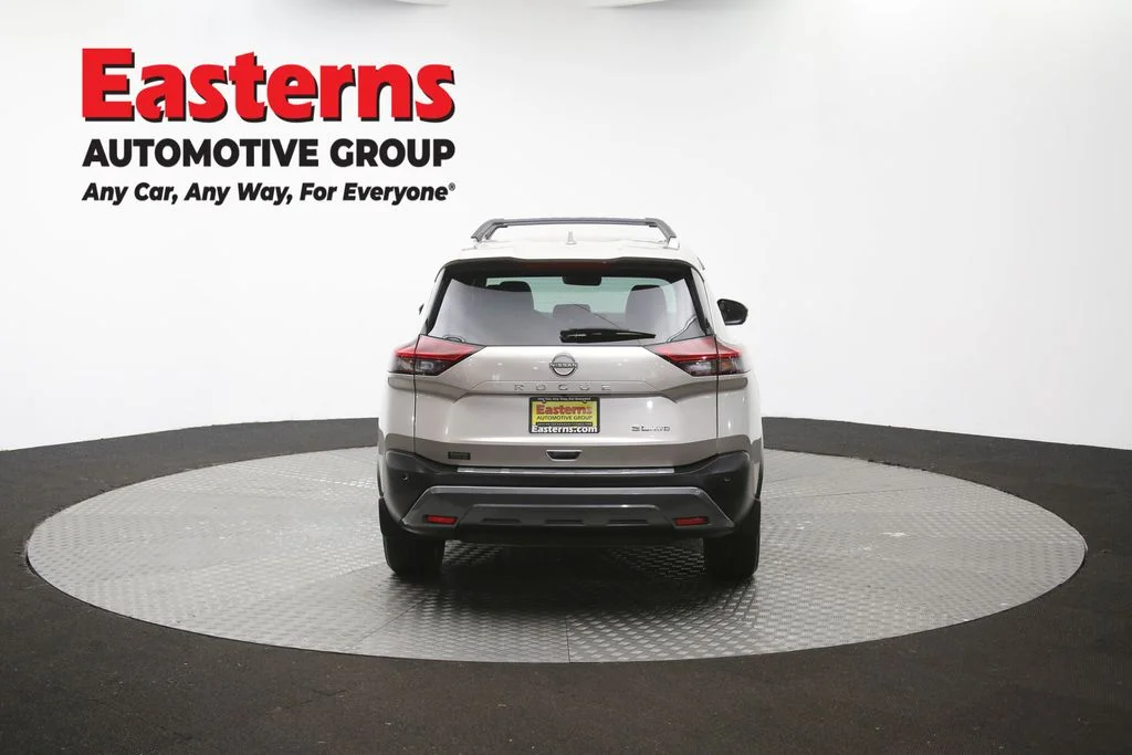 Used 2023 Gold Nissan SL image 39
