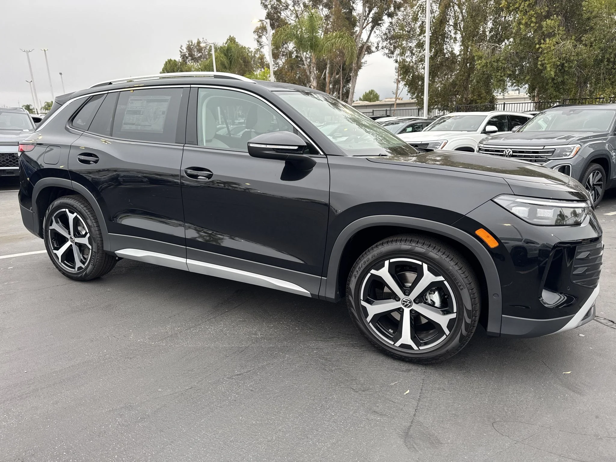 New 2026 Deep Black Pearl Volkswagen SE image 1
