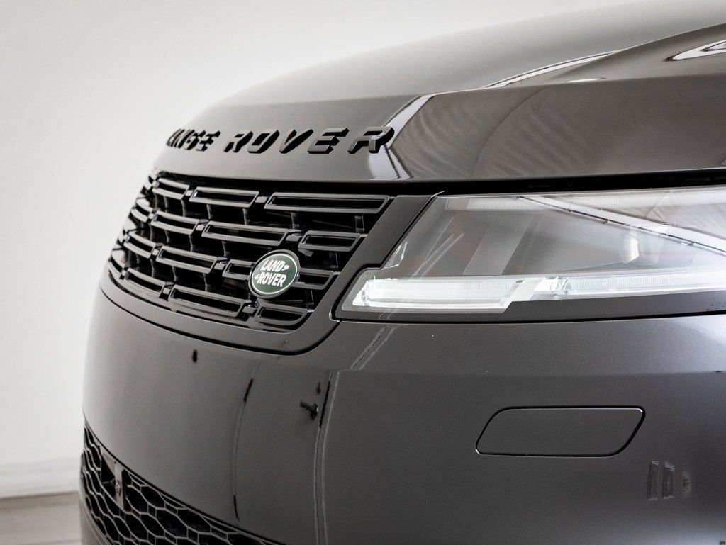 Used 2026 Santorini Black Land Rover SE image 3