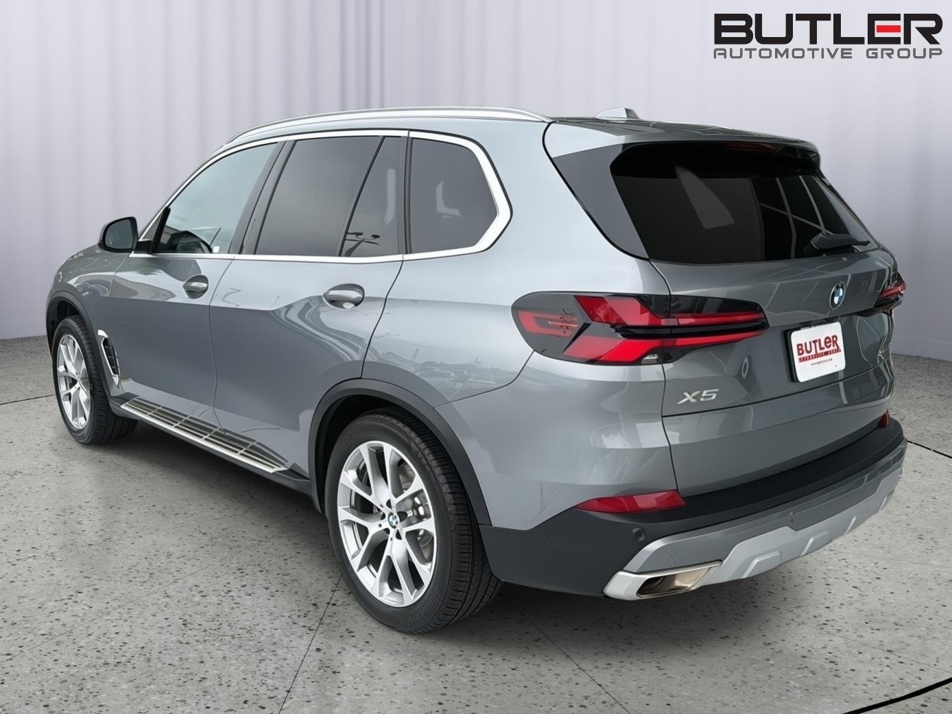 Used 2024 Skyscraper Grey Metallic BMW sDrive40i image 4