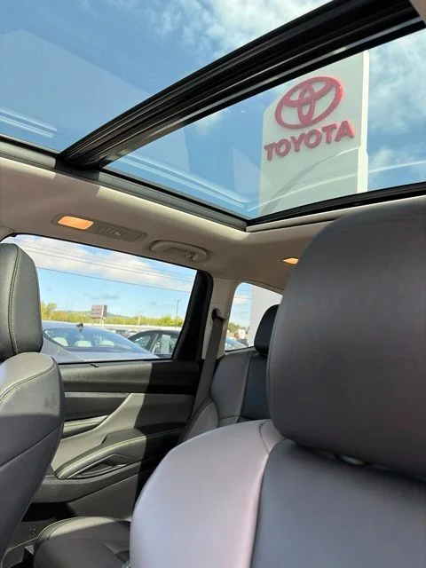 Used 2024 Silver Subaru Onyx Edition image 15