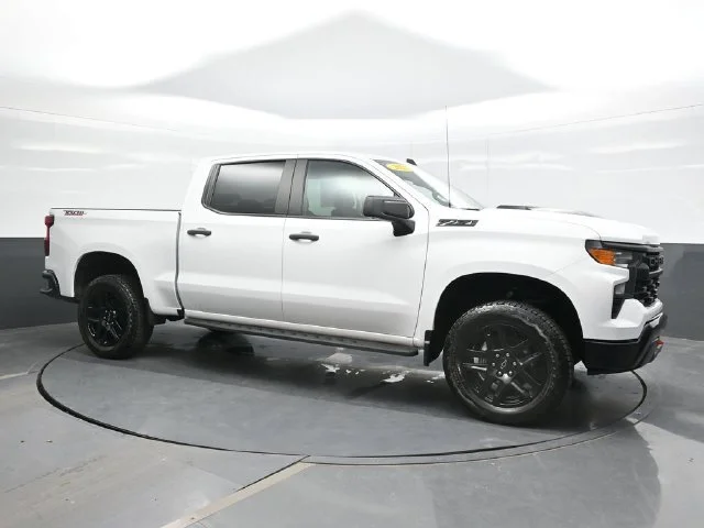 Used 2025 Summit White Chevrolet Custom Trail Boss image 7