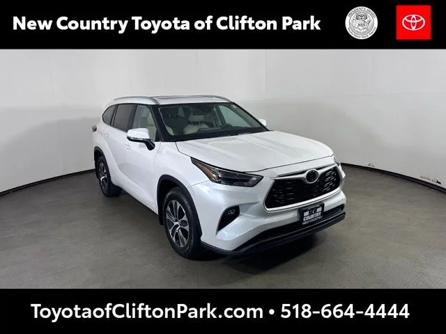 Used 2025 Beige Toyota XLE image 1